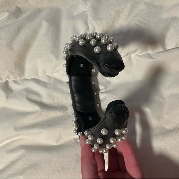Lele Sadoughi Black Headband with Pearl Embellishments display picture 1